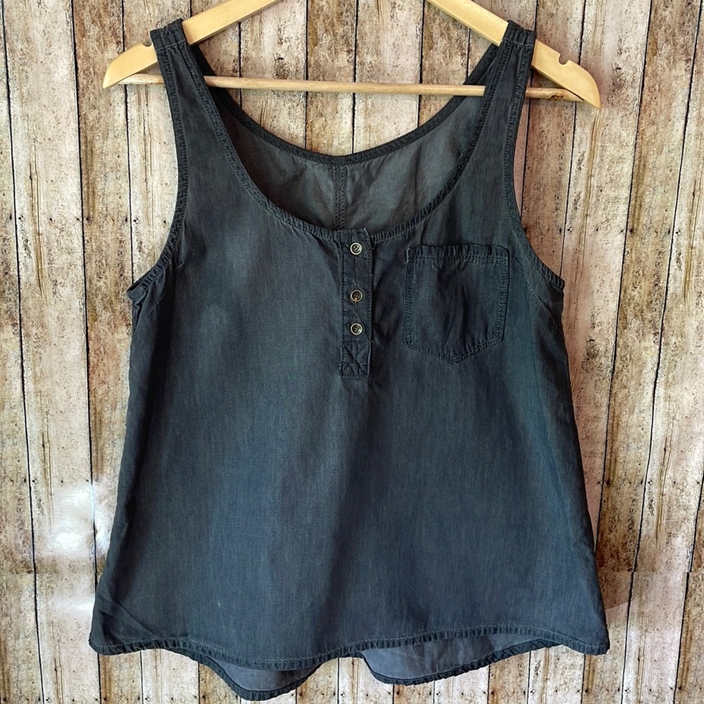 Size small charcoal tank